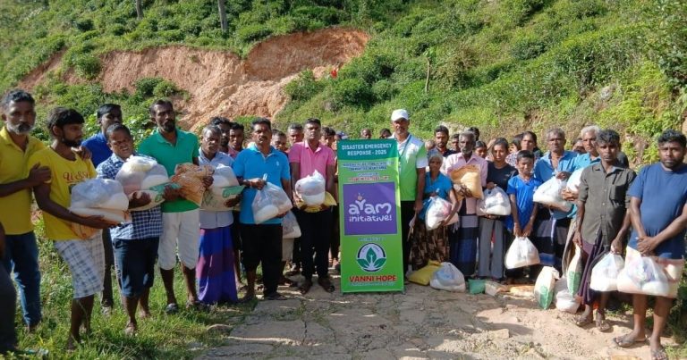 Vanni Hope providing food relief to families in Cannavarella Estate, Badulla District, after landslides and heavy rains