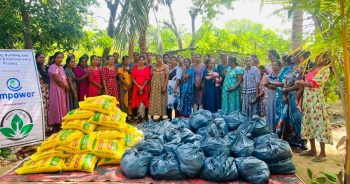 Dry-food distribution to women and families in Kadatkaraichchenai after Cyclone Ditwah by Vanni Hope and Empower Projects